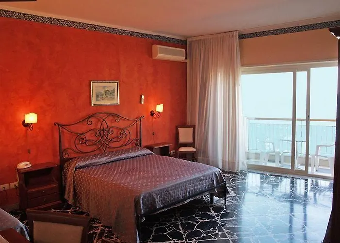 Costa Azzurra Hotel 3*