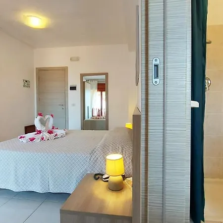 호텔 Costa Azzurra - Panoramic Swimming Pool And Free Parking 3*
