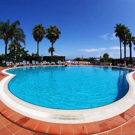 호텔 Costa Azzurra - Panoramic Swimming Pool And Free Parking