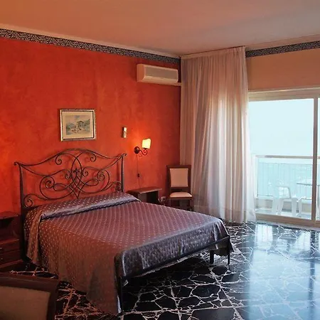 Costa Azzurra Hotel 3*